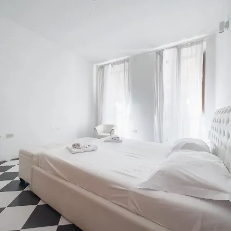 Domus Sant'elena 2 * Roma