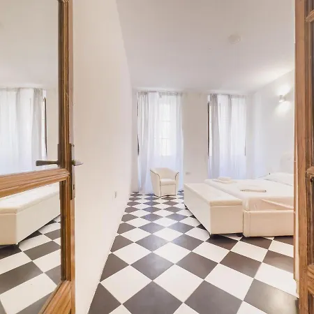 Domus Sant'elena 2 * Roma